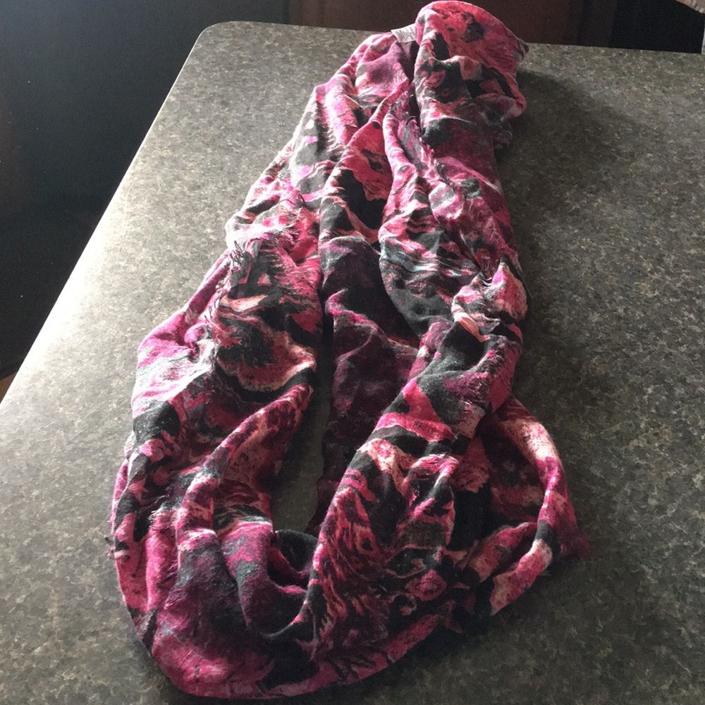 Scarves - Picture 4 of 7